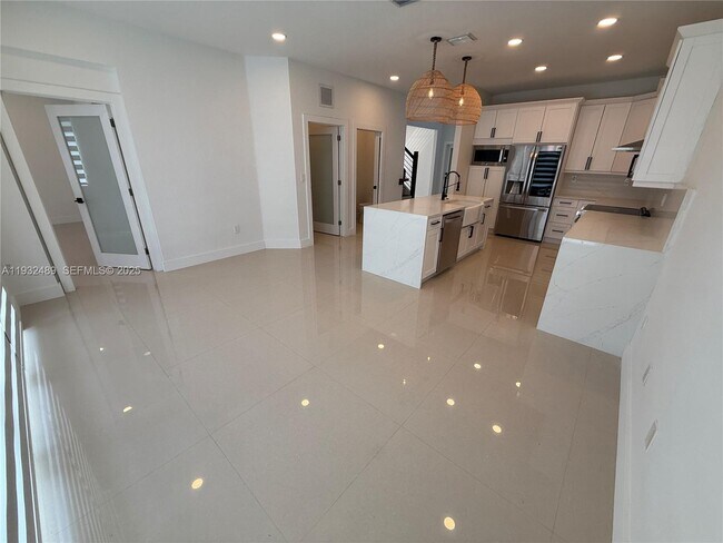 Building Photo - 107 SE 22nd Terrace