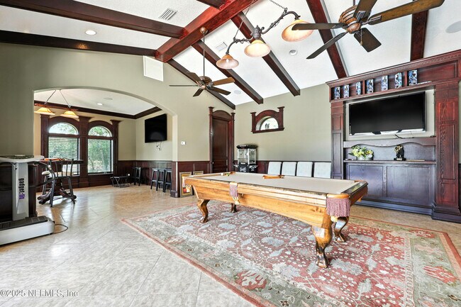 Building Photo - 2061 Crown Dr