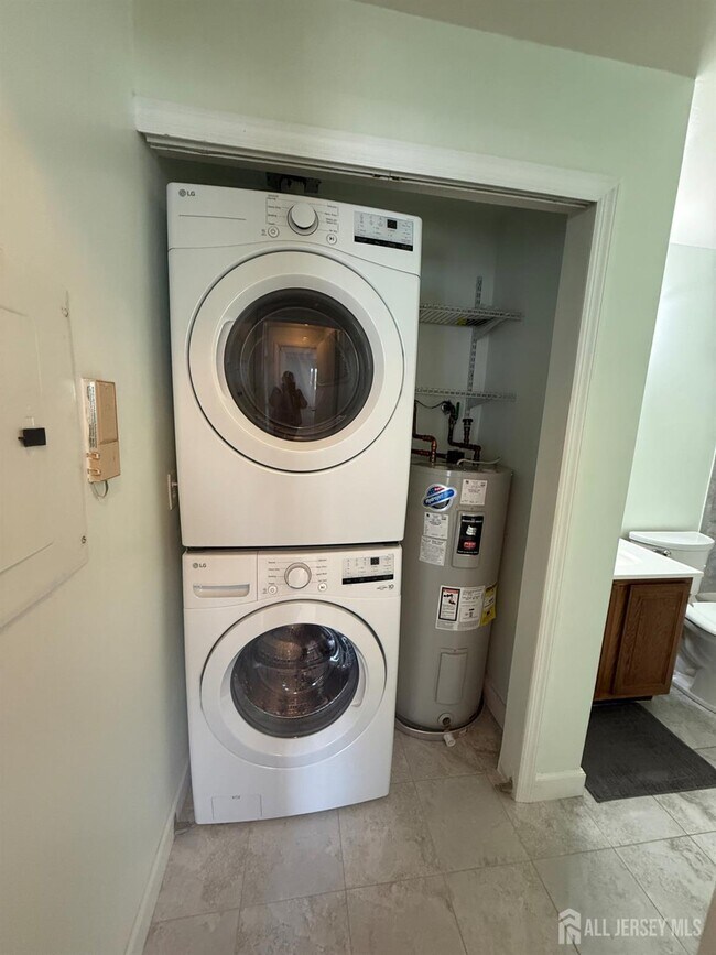 Building Photo - 1908 Ravens Crest Dr