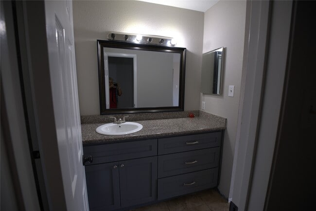 Building Photo - 4444 Victory Dr