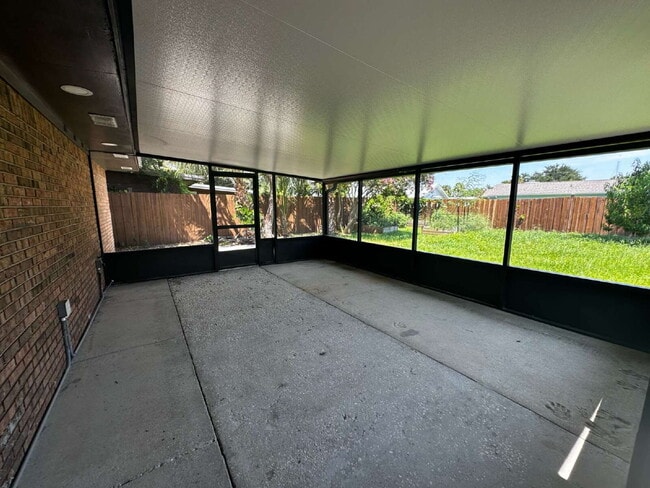Building Photo - 112 Woodlawn Dr