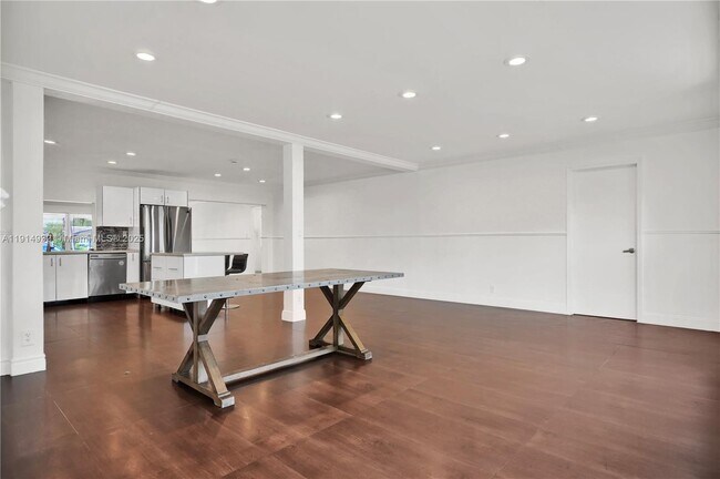 Building Photo - 4721 W Park Rd