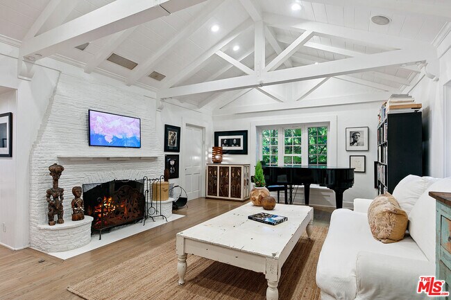 Building Photo - 1760 Nichols Canyon Rd