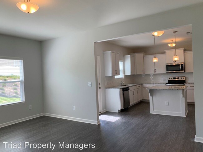 Building Photo - 3 br, 2.5 bath House - 106 Aden Place