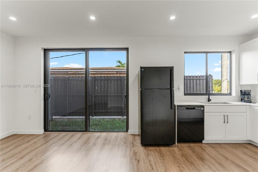 Building Photo - 408 NE 1st Rd