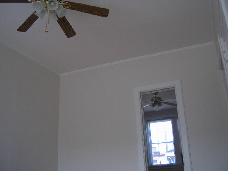Building Photo - 1008 Brandon Ave