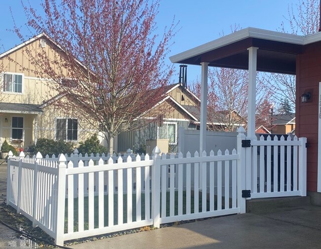 Building Photo - 1216 SE 7th St