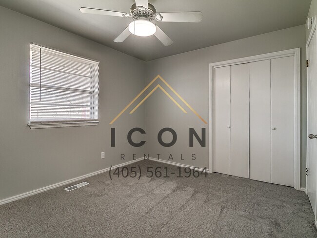 Building Photo - 2513 SW 69th St