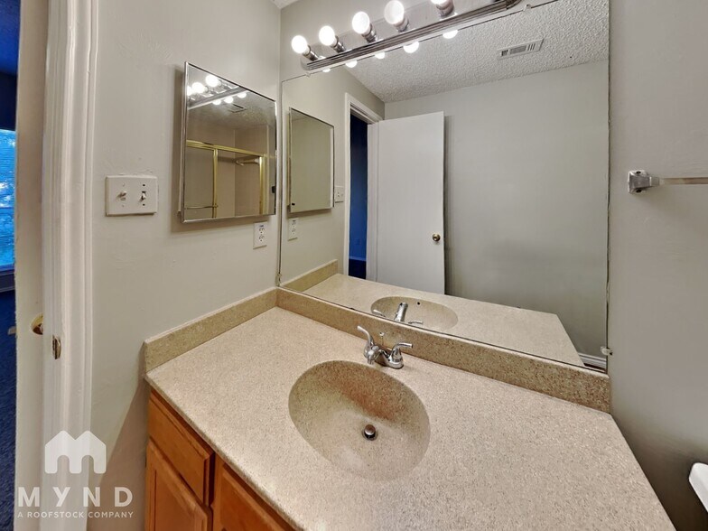 Building Photo - 9747 Whitehurst Dr