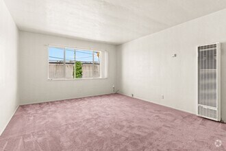 Building Photo - Cozy 2-Bed Oakland Apartment: San Leandro ...