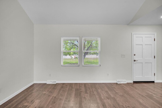 Building Photo - Comfortable Living with Modern Upgrades in Prime Goose Creek Location