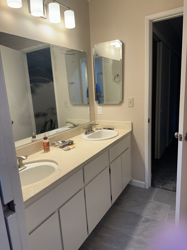 Building Photo - 355 Susan Ct