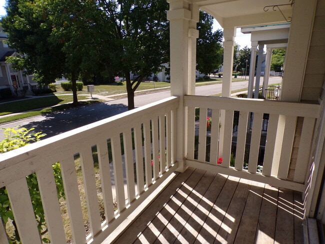 Building Photo - 891 Essex Cir