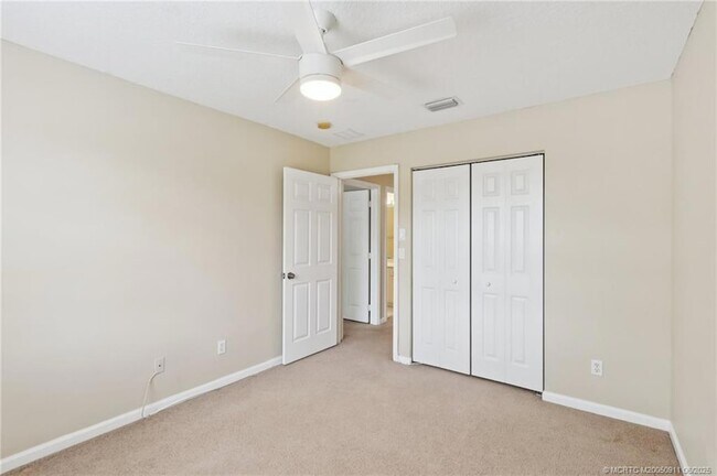 Building Photo - 907 SE Westminster Pl