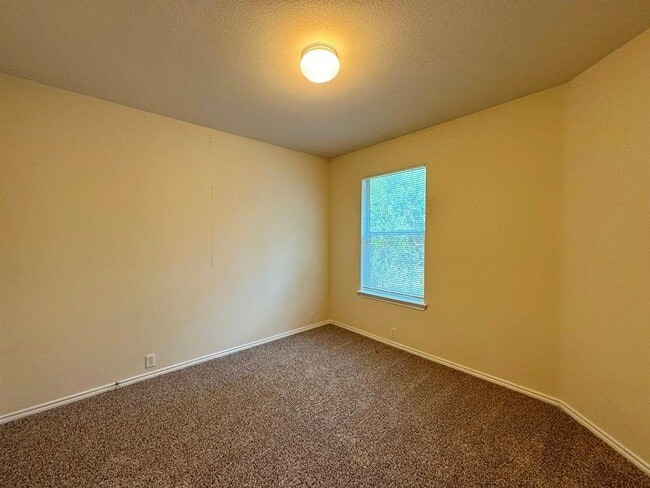 Building Photo - 251 Utterback