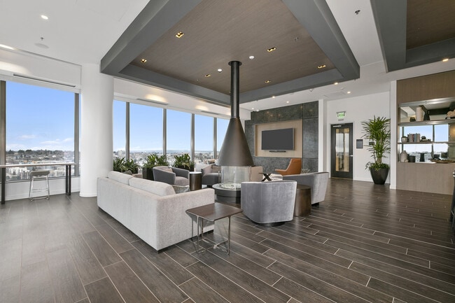 Building Photo - Nexus Condominium - 1 bedroom + den