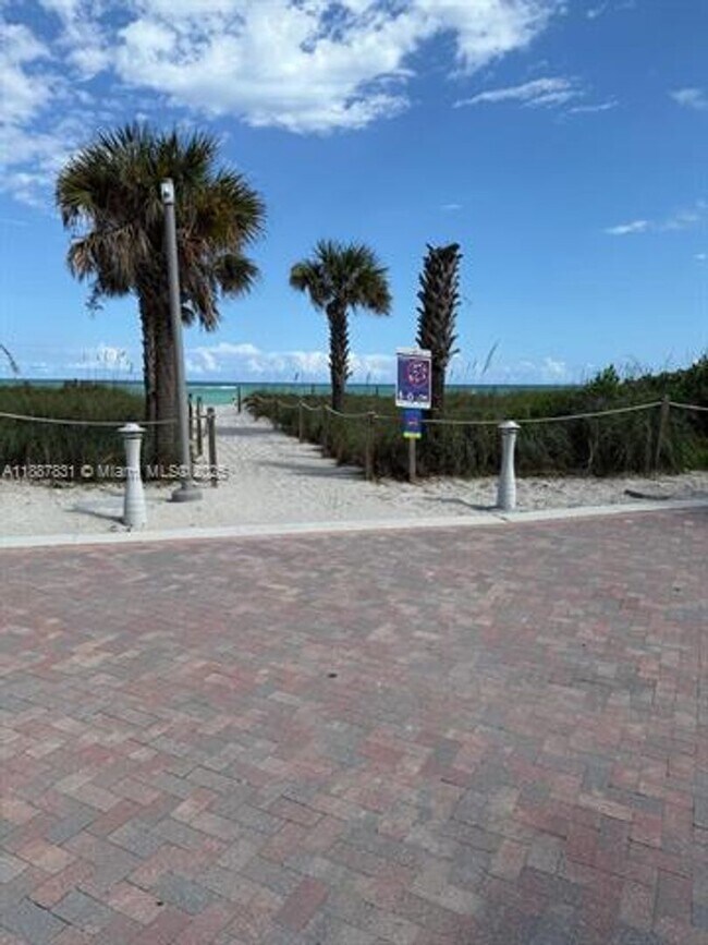 Building Photo - 5005 Collins Ave