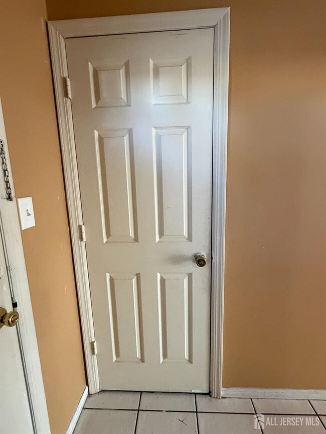 Building Photo - 1202 Woodbridge Commons Way