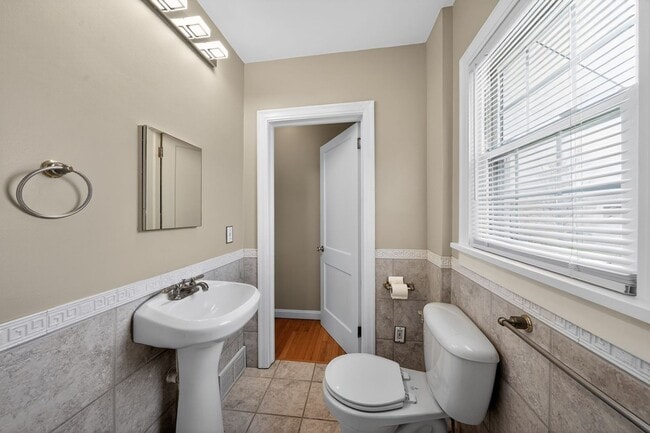 Building Photo - Updated Charming 2BR House in Plain Twp/Canton