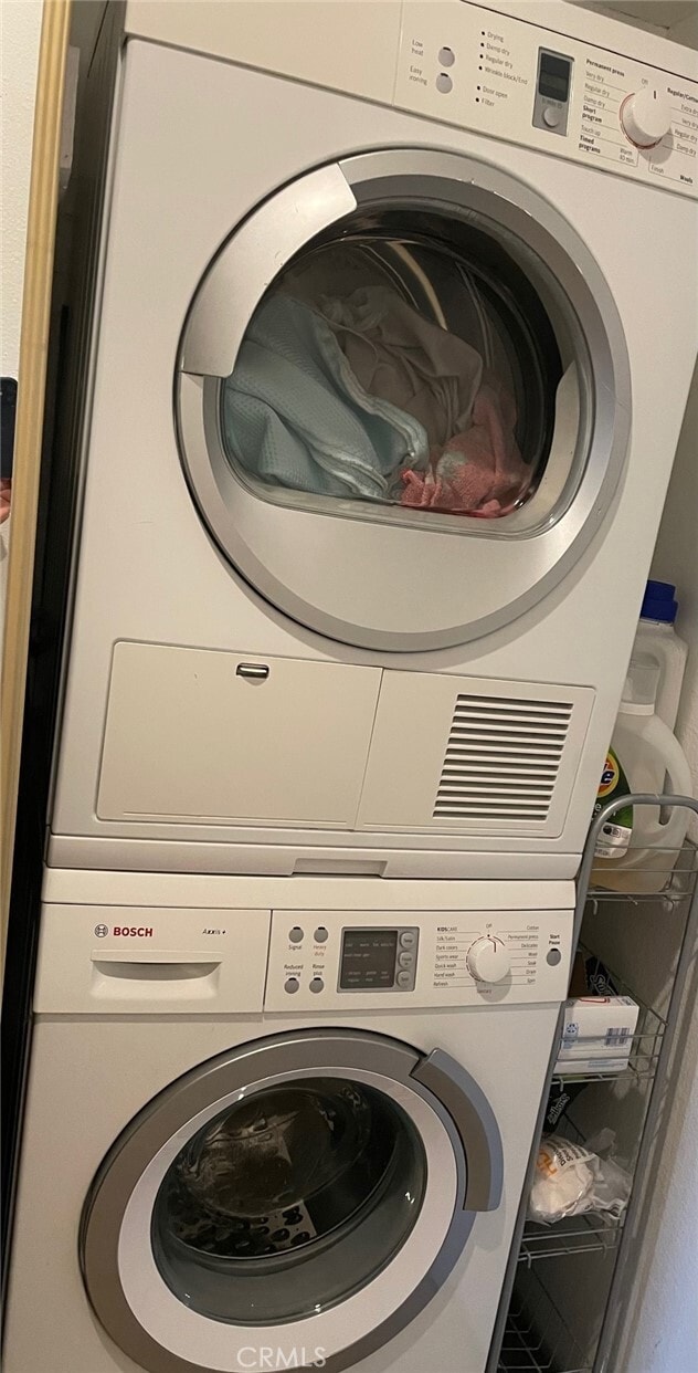 Building Photo - 225 N Rose St