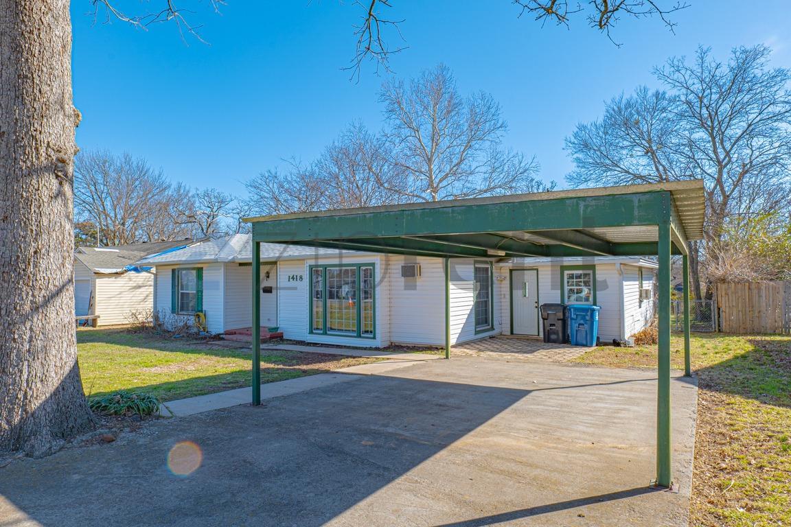 Building Photo - 1418 W Shepherd St