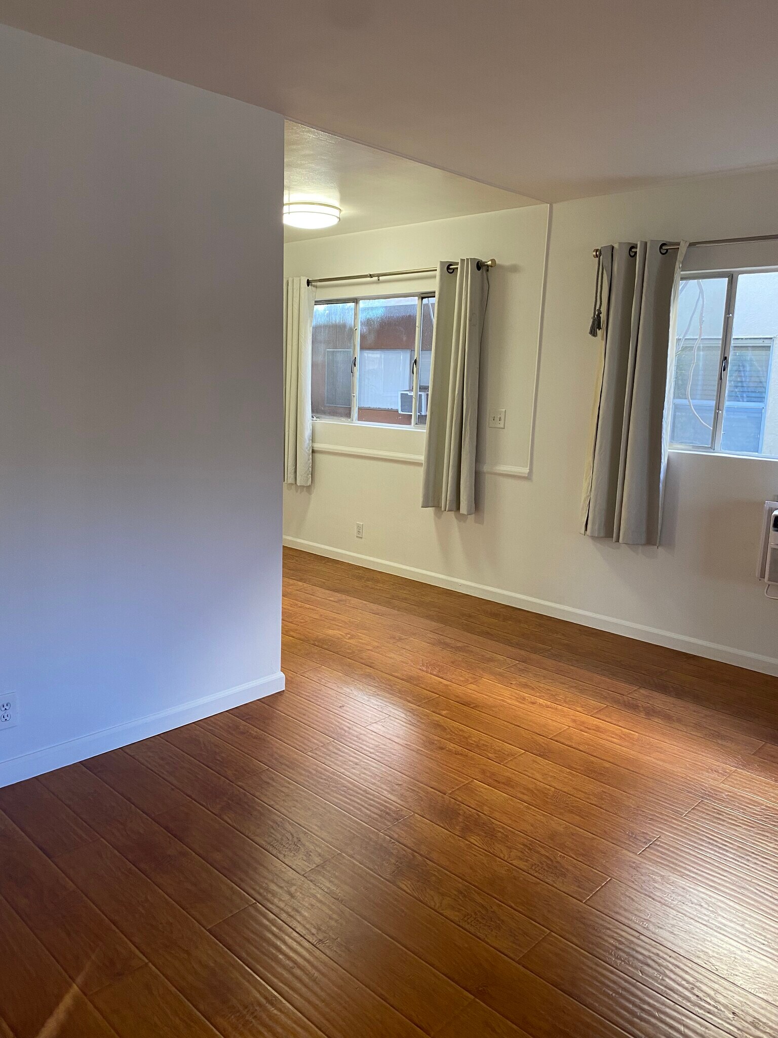 Building Photo - 7526 Fountain Ave