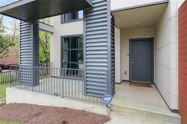 Building Photo - 472 Martin St SE