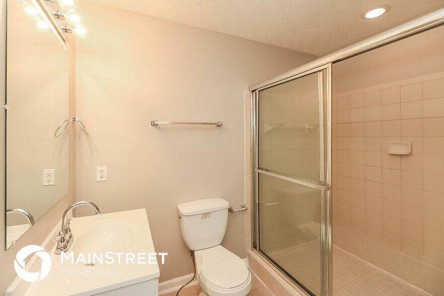 Building Photo - 693 Oak Dr