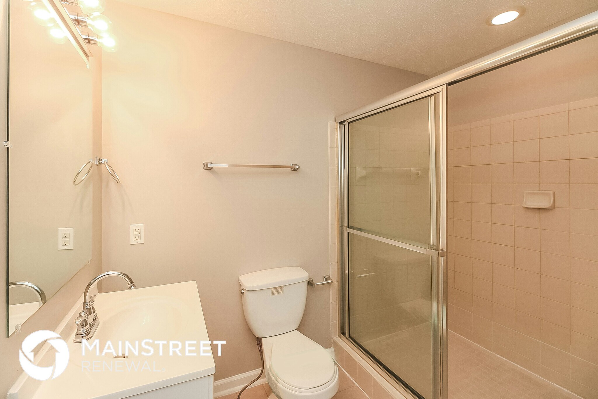 Building Photo - 693 Oak Dr