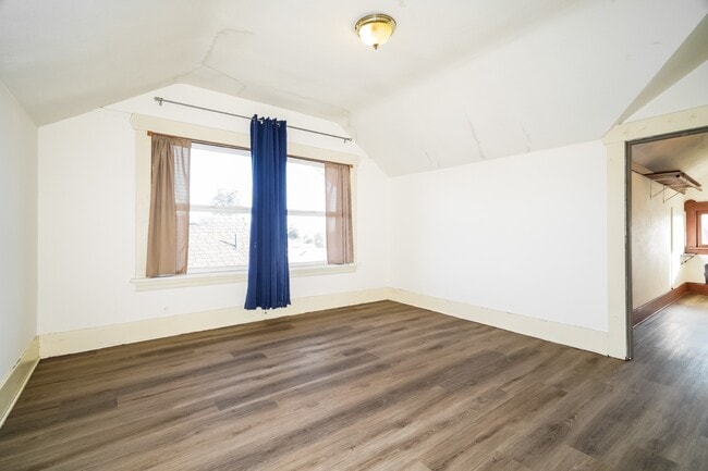 Building Photo - Charming Updated North Everett Craftsman Home w/ ADU Disclosure + Utility Credit