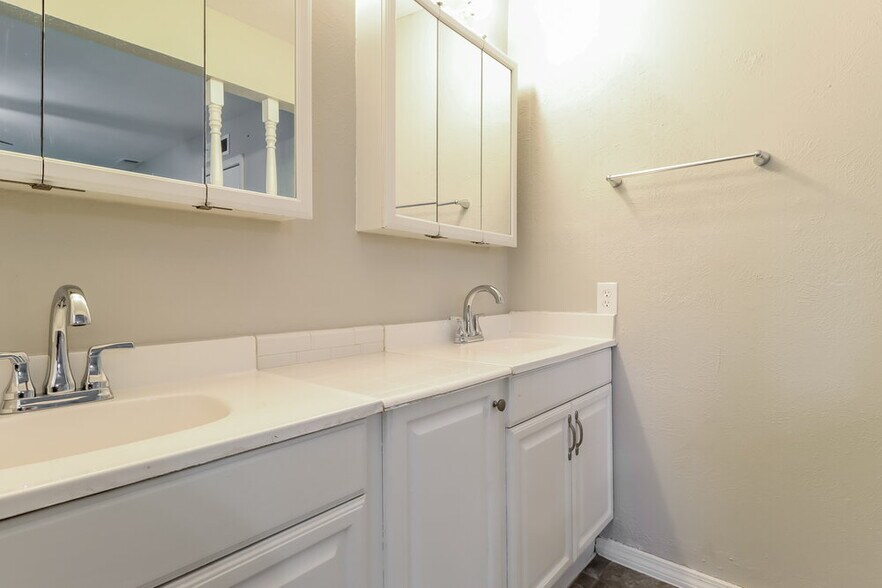 Building Photo - 1702 Clark Trail