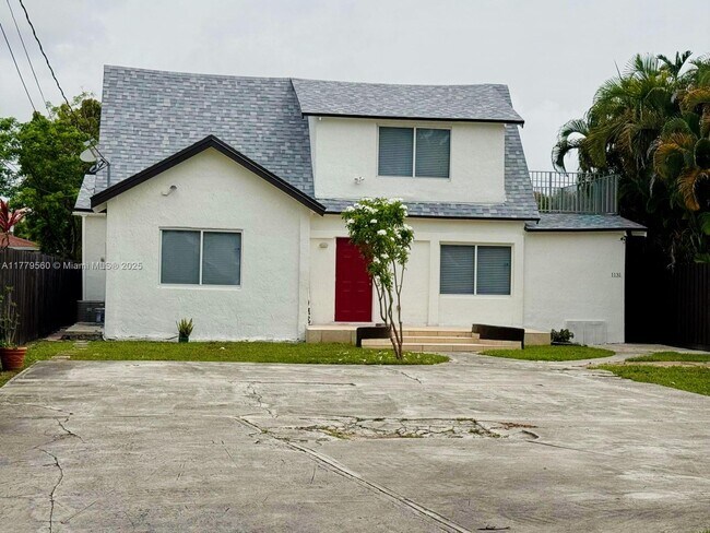 Building Photo - 1129 SW 10th St