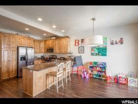 Building Photo - Lovely Townhome Conveniently Located Near ...