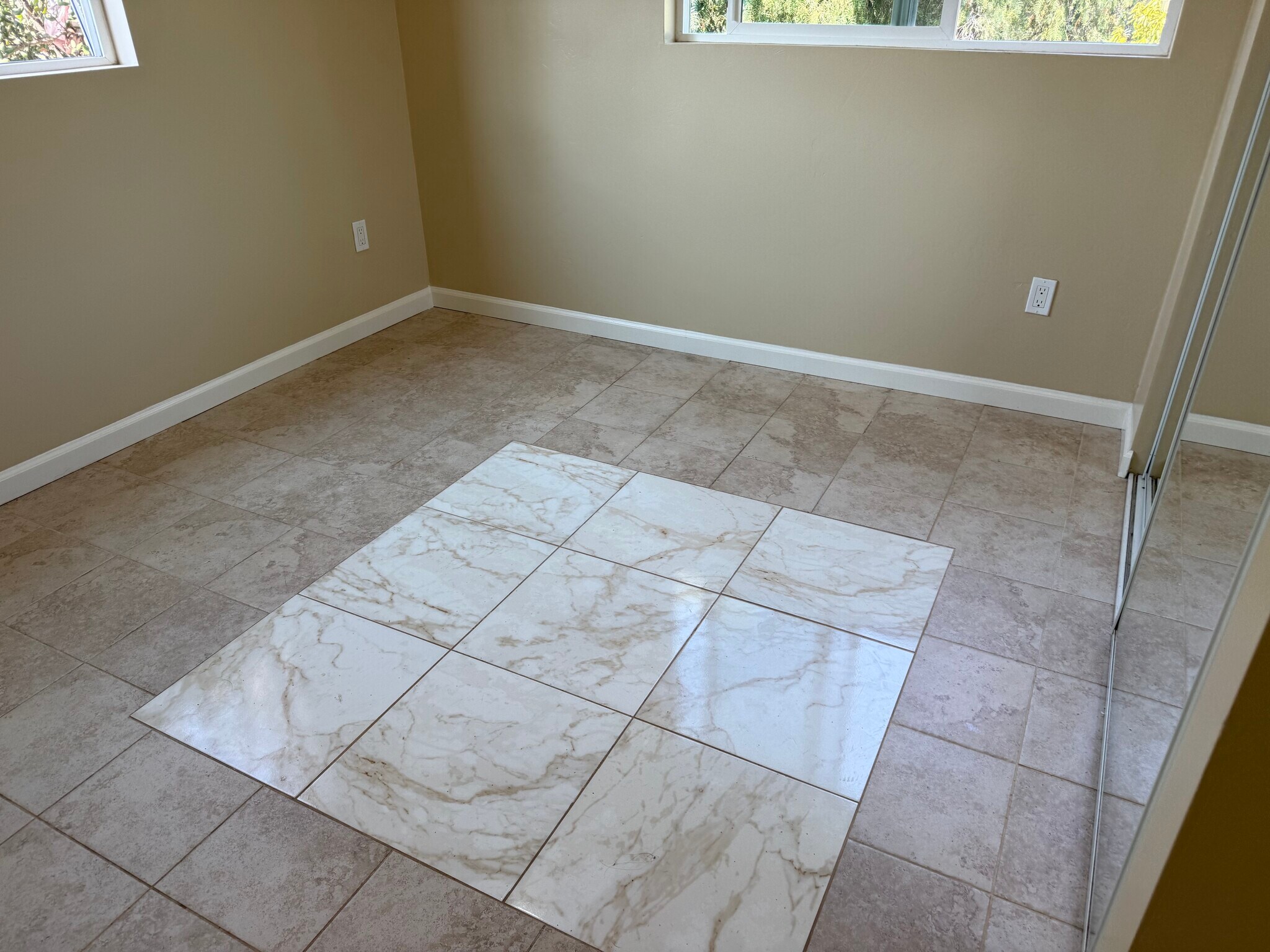 Building Photo - 4932 Campanile Dr