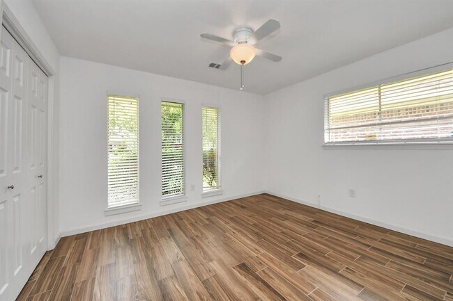 Building Photo - 5715 Braesvalley Dr