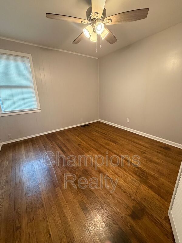Building Photo - 403 46th St