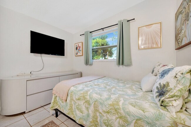 Building Photo - 5025 9th Ave S