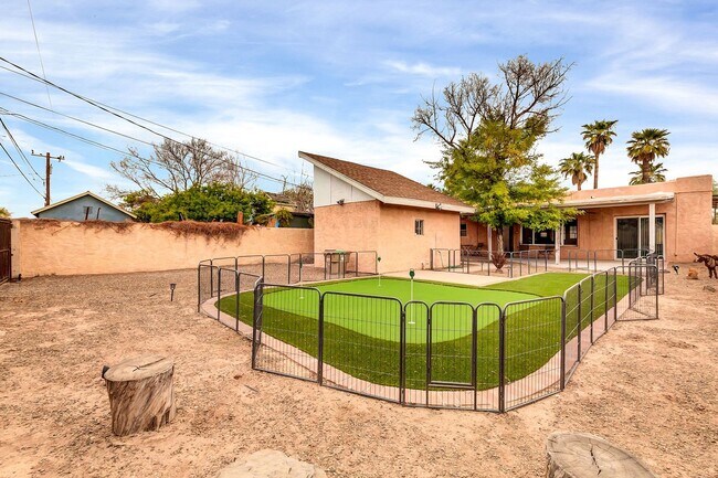 Building Photo - Timeless Historic Santa-Fe Style Home in F...