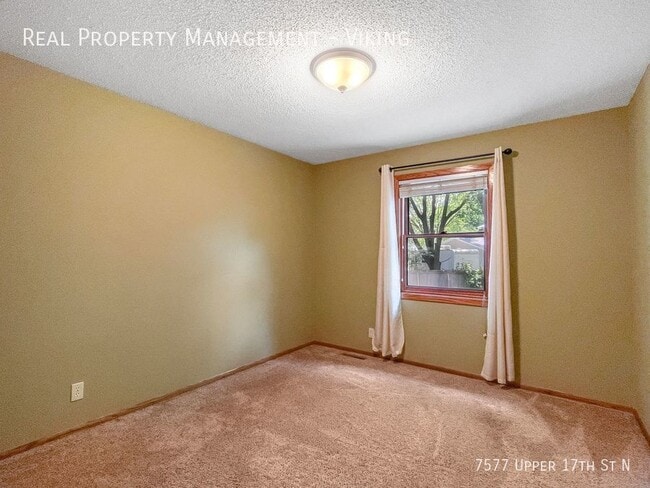 Building Photo - 2 Bedroom 2 Bathroom Home with Fenced In Y...