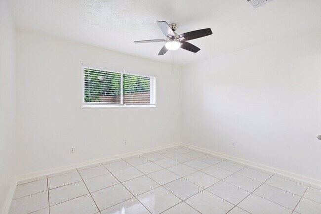 Building Photo - 1303 Gamma St