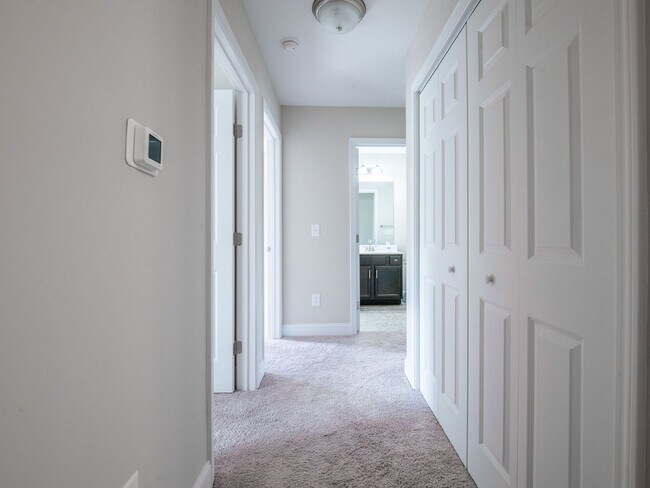 Building Photo - 355 S Stingray Ln