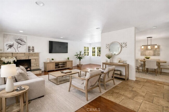 Building Photo - 7044 White Oak Ave