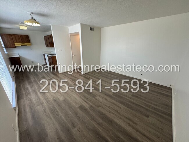 Building Photo - 1120 Hall St