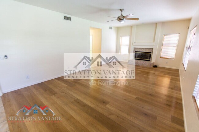 Building Photo - 960 E Constitution Dr