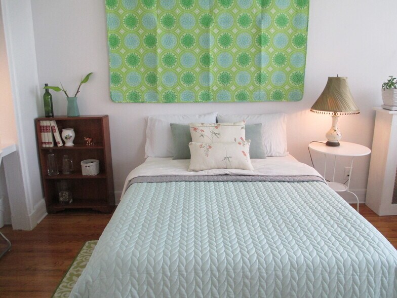 bedroom 2 - 855 Pavonia Ave