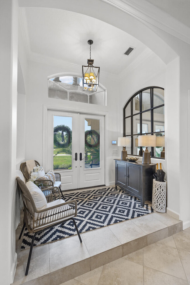 Building Photo - 15385 Meadow Wood Dr