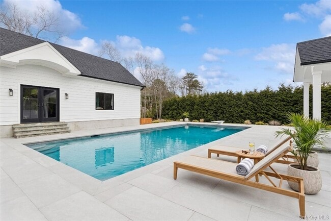 Building Photo - 47 Old Riverhead Rd