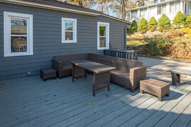 Building Photo - 21 Edge Hill Rd