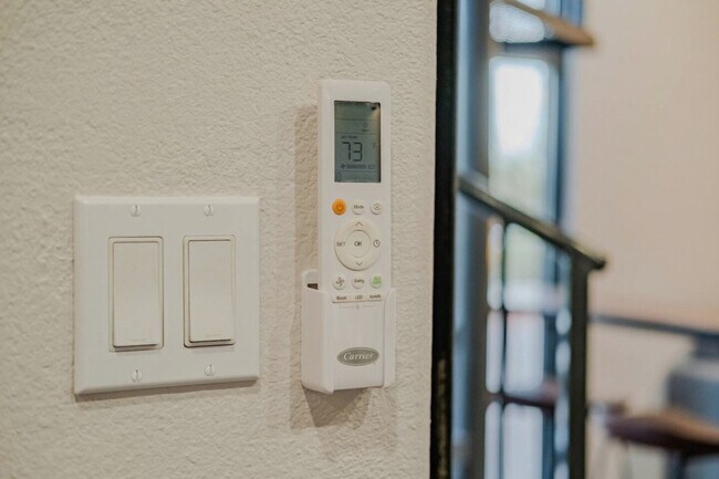 Building Photo - 736 W Rider Dr