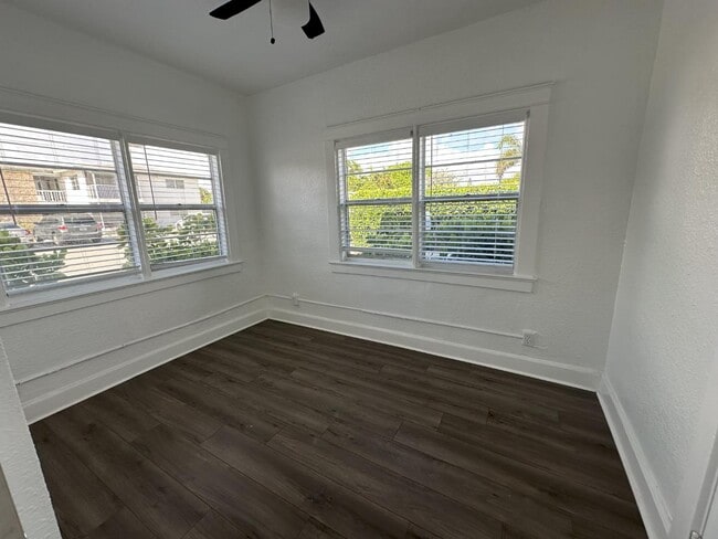 Building Photo - 215 S Seacrest Blvd